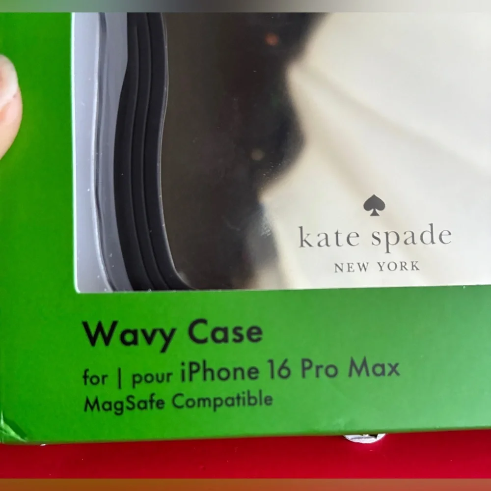 kate spade Black and White Wavy Phone Case,Case with Mirror,iPhone 16 pro max.